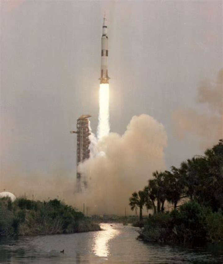 Did apollo 13 blow up?