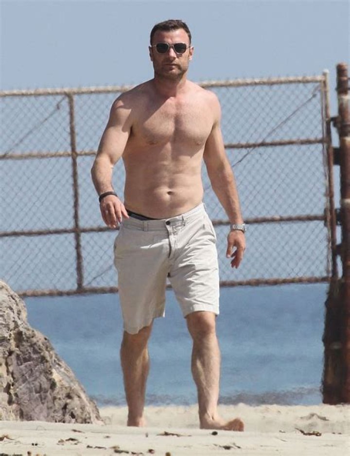 Does liev schreiber have tattoos?