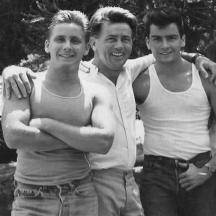 Does martin sheen have a short arm?