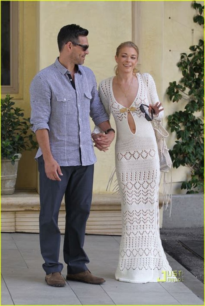 Was leann rimes married?